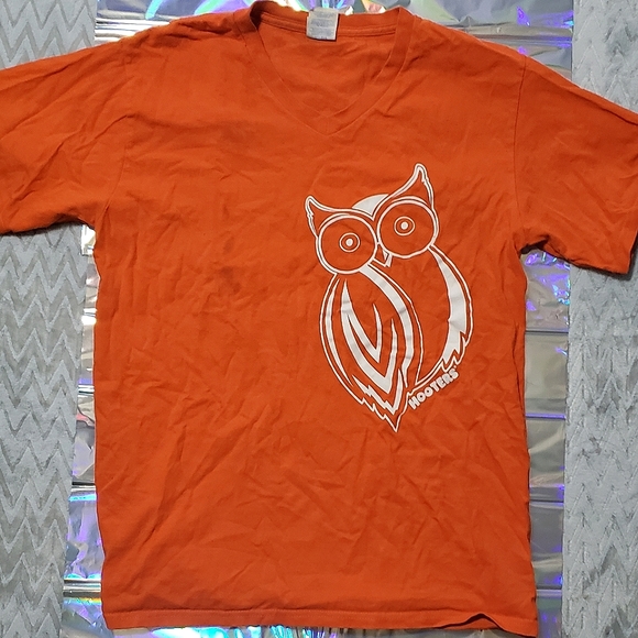 Hooters Unisex Graphic T-Shirt Orange Owl Logo - Picture 1 of 4